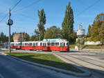 Am 04.10.2018 waren noch E1-c4-Züge auf der Wiener Linie 49 unterwegs. Gerade hat ein solcher Zug, bestehend aus E1 4549 und c4 1359 die Haltestelle Baumgarten in Richtung Karl-Renner-Ring verlassen.