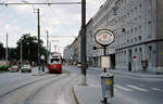 Wien Wiener Stadtwerke-Verkehrsbetriebe (WVB) SL BK (E1 4792 (SGP 1972)) II, Leopoldstadt, Lassallestraße / Wolfgang-Schmälzl-Gasse im Juli 1977.