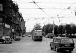 Wien WVB SL 62 (L (L4) 572) Prinz-Eugen-Straße / Gürtel am 3. Mai 1976. - Hersteller und Baujahre der L4 (501-610): SGP 1960-1962; Ausmusterung: 1984. - Scan von einem S/W-Negativ. Film: Ilford FP4. Kamera: Kodak Retina Automatic II.