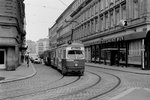 Wien WVB: In den Jahren 1907 bis 1993 fuhren zu Allerheiligen die Züge der SL 29 (Z) zwischen dem Straßenbahnbetriebsbahnhof Brigittenau in der Wexstraße (20. Bezirk) und dem 3. Tor des Zentralfriedhofes in Wien-Simmering (11. Bezirk). Auf dem Foto vom 1. November 1976 sieht man den Tw E1 4764 mit dem Bw c2 1064 in der Radetzkystraße am Radetzkyplatz. - Scan von einem S/W-Negativ. Film: Ilford FP 4. Kamera: Minolta SRT-101.