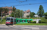 Wien ULF B1 705 als Linie 49 in der Schleife Baumgarten, 07.06.2016.