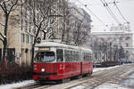 Wien E1 4855 als Linie 44 in der Universitätsstraße, 02.02.2017.