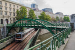 3894 Type V/v    Die 46.Garnitur der Type V/v der Wiener U-Bahn unterwegs auf der Linie U4 zwischen  Landstraße  und  Schwedenplatz  am 10.März.2014