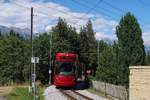 Tw. 355 der Stubaitalbahn in Anfahrt auf die Haltestelle Mutters Birchfeld. Aufgenommen 16.6.2018.