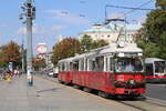 Planmäßig endete der Einsatz der E1/c4 in Wien mit 1.7.2022, aber aufgrund des jährlich standfindenden Tramwaytags fuhr 4862 + 1359 unteranderem auch über die Ring-Straße. Das Gespann erreicht gerade die nur für Einschubfahrten verwendete Haltestelle Parlament. 

3.9.2022, Parlament