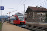 ÖBB 4024 093-9 und eine weitere 4024 durchfährt als REX den Bahnhof Kematen in Tirol.