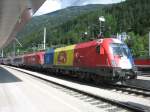 am 23.5.2009 bespannte die 1116 056 im Rumänien Design zusammen mit der 1116 100 den Transalpin nach Basel SBB.