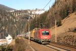 BB 1216 015 zieht eine RoLa am 10.03.12 zum Brenner.