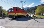 Nachschuss des X552 023-4 bei Überqueren des Bahnübergangs in Berg im Drautal.