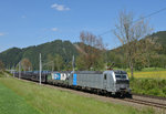 Ein buntes Vectrontandem bestehend aus 193 802 und 193 223 waren am Nachmittag des 22.05.2016 mit dem WLC-Zug 48193 von Petrzalka nach Tarvisio Boscoverde unterwegs, und wurde von mir zwischen Preg