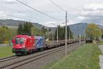 1116 168 mit Güterzug bei Niklasdorf am 27.04.2015.