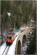 1099 011 berquert mit R 6810 (Mariazell-St Plten) das 116 m lange Klausgrabenviadukt nahe Annaberg.
8.12.2010