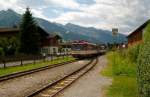 Das  Radlsandwich  gebildet aus VTs 16 + Fahrradwagen + Vts XX als R (Krimml - Zell am See) bei der Einfahrt in den Bahnhof Piesendorf.