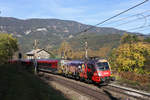 Im letzten Licht kurz vor Küb fährt 1116.153 mit RJ-653 am 4.11.17 bergwärts.