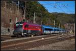 1216 229 mit RJ77 fährt am 8.03.2018 durch den Bahnhof Payerbach - Reichenau.