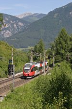 Mit dem Schneeberg im Hintergrund, fhrt 4023.011 als Reg.