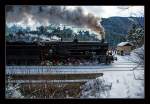 Kollegen - Vorbei an der Fotografenmeute, zieht Brenner& Brenner Dampflok 33.132 den Sonderzug 14157 zum  Winterdampf am Semmering  von Wien nach Mürzzuschlag.
Breitenstein 6.1.2015