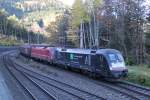 182 573 der LTE und 541 021 der SZ bespannen einen Güterzug über den Semmering am 6.11.2015.