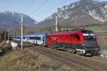 1216 229 mit Railjet auf dem Payerbachgrabenviadukt am 24.11.2015.