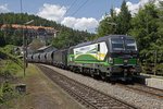 193 235 + 189-927 mit Güterzug in der Haltestelle Wolfsbergkogel am 8.06.2016.