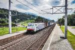 LM 189 917-8 durchfährt mit einem KLV in Richtung Tauern, die Haltestelle Ferndorf.