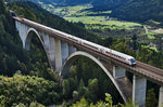 Der EC 114  Wörthersee  (Klagenfurt Hbf - Dortmund Hbf) überquert soeben die Falkensteinbrücke.