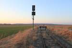 Man könnte meinen Vergangenheit und Gegenwart treffen hier aufeinander bei Strecken- Km 1,00 an der ehemaligen Lokalbahn Göpfritz-Raabs an der Thaya, bis hierher wurde der Oberbau der