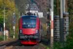 railjet mit 1116 201-3 zwischen Pressbaum und Tullnerbach-Pressbaum am 19.10.2008.