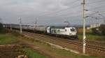 Der Vectron 193 813-3 von Railpool ``Rail Service`` ist am 21.11.2014 mit einem Kesselzug auf der Westbahn Richtung Wien unterwegs.