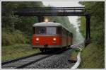 VT 10.02 der Steirischen Eisenbahnfreunde + zwei VB Beiwagen als LPNz 8414 von Kflach nach Graz am 3.10.2008 im Kaiserwald bei der „Schwarzen Brcke“ aufgenommen.