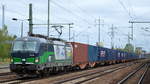 LTE Logistik- and Transport- GmbH mit der ELL Vectron  193 262  [NVR-Number: 91 80 6193 262-3 D-ELOC] und Containerzug am 13.09.18 Bf.