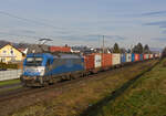 Am morgen des 23. Dezember 2020 bespannte die Adria Transport 1216 922 den Containerzug 41441 von Kalsdorf nach Koper, und wurde von mir kurz nach dem Bahnhof Leibnitz fotografiert.