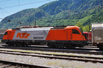 1216 902-7 von RTS steht am 26.5.2016 mit einem Güterzug im Bahnhof Jesenice.