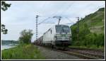 193 814 des österreichischen Unternehmens SETG fährt am 14.5.15 mit einem Kesselzug durch das Maintal in Richtung Würzburg.