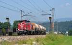 V 85 der Salzburger Lokalbahn zog am 05.07.12 einige Kesselwagen durch Bad Vigaun Richtung Bischofshofen.