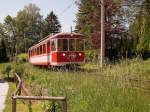 Salzkammergut 2009 - Von Stern und Hafferl wird die Strecke Gmunden-Vorchdorf-Lambach bedient. Bis Vorchdorf geht es dabei schmalspurig auf 1000mm. Eine zweite Strecke in Regelspur wird von der BB betrieben und fhrt ebenfalls von Gmunden nach Lambach, jedoch ber Steyermhl. Der Dreischienenabschnitt Gmunden Seebahnhof-Engelhof ist jedoch fr BB-Zge stillgelegt.

Triebwagen 23112 von Stern und Haferl macht sich am Sonntag, dem 17.05.2009 auf den Weg von Gmunden nach Vorchdorf, hier kurz nach dem Seebahnhof Gmunden. Die Strecke fhrt brigens auf einem Teil der ehemaligen Pferdebahn Budweis-Linz-Gmunden entlang. In Gmunden wurde zum Andenken an diese Strecke ein Themenweg  Entlang der Pferdebahn  eingerichtet.