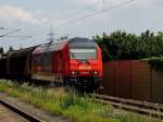 2016 911  Doris  durchfhrt mit einem Gterzug den Bahnhof Marchtrenk; 120704