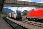 In Kufstein treffen sich am 04.07.07 die ES64U2-021 (TAURUS II) und die 1216 003 (TAURUS III).