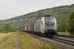 WLC 182 520/ES 64 U2-020 Taurus mit einem Containerzug am 17.07.2015 in Thüngersheim.