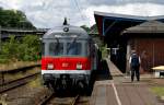 Eine Wendezuggarnitur wartet am 24.07.2009 in Flensburg auf neue Fahrg�ste ...
