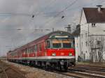 Eine RB nach Plattling am 02.04.2010 bei der Einfahrt in ...