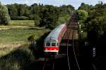 Steuerwagen Bauart Karlsruhe Mittlerweile Geschichte sind die Eins�tze der Steuerwagen vom Typ 'Karlsruher Kopf' in Schleswig-Holstein. Am 14.08.2009 schiebt 218 330-9 bei Eutin ein solchen als RE nach Kiel Hbf.
