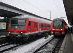Ein Wittenberger Steuerwagen und 440 307 stehen am 21.Januar 2012 ...