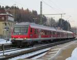 Eine Regionalbahn nach Bamberg verl�sst am 31. Januar 2012 mit ...