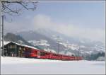 steuerwagen Auch der nachfolgende RE1028 aus Davos mit Steuerwagen 1757 an der Spitze f�hrt ohne Halt durch die Station Seewis-Valzeina. (12.02.2010)