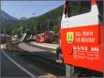 RE1025 mit Ge 4/4 III 646 wartet in Klosters auf ...