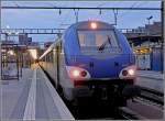 Zur blauen Stunde morgens um 05.30 Uhr wird der RE ...