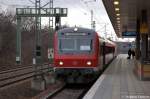 Auf Gleis 3 in Berlin Jungfernheide steht die RB13 / ...