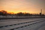 Stimmungsbilder Dabei fing der Morgen so friedlich an in Eschwege West. KBS 613 ruht noch im Schnee als am 05.01.2010 die Sonne langsam aufgeht. (Zugegeben, das Abstellgleis im Vordergrund wird ohnehin nicht mehr befahren.