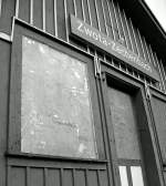 Auch die Wartehalle vom Haltepunkt Zwota-Zechenbach ist zu, wenn auch ...